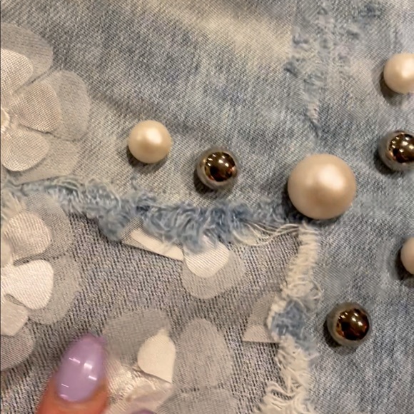 Beaded denim shorts with applique flowers - Picture 9 of 13